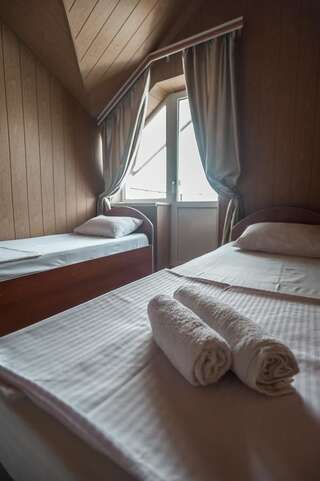 Отель Отель Максим Бердянск Двухместный номер с 1 кроватью или 2 отдельными кроватями-4