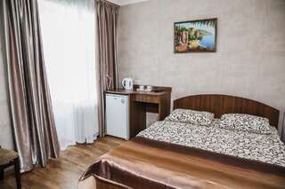 Отель Отель Максим Бердянск Двухместный номер с 1 кроватью или 2 отдельными кроватями-1